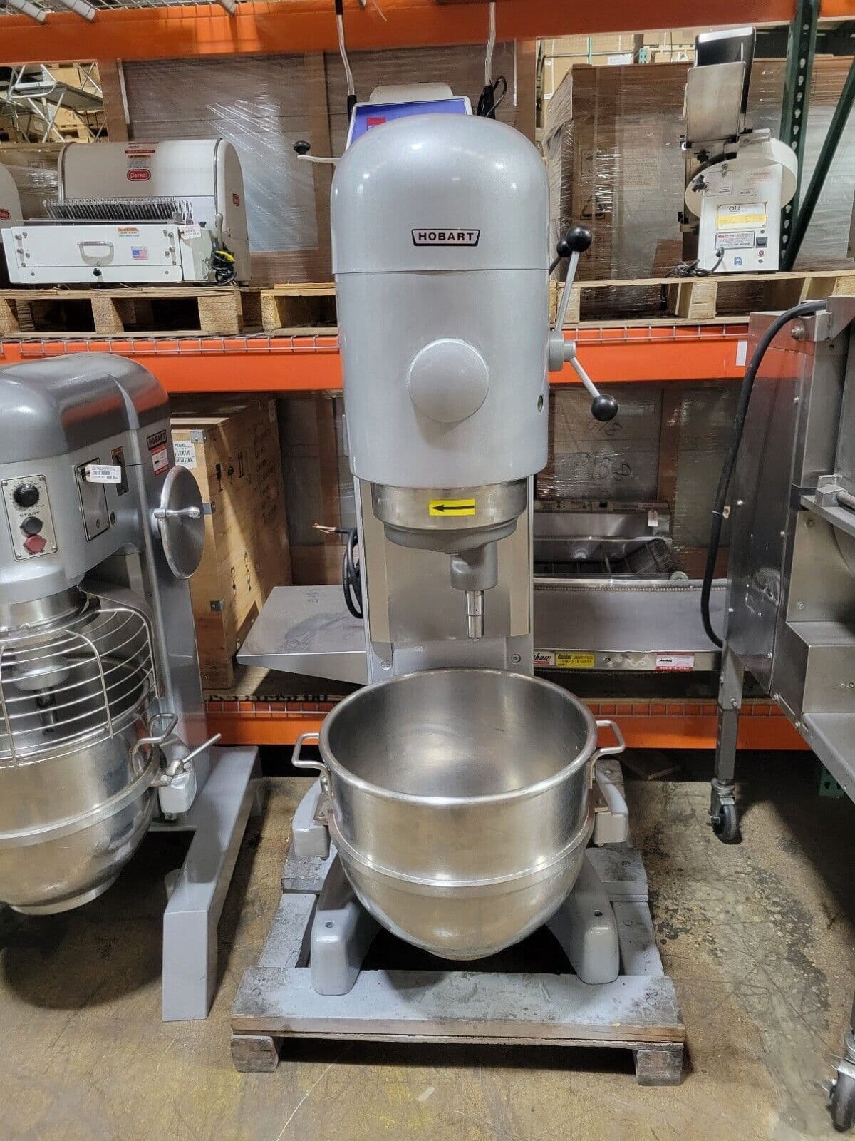 Planetary mixer in an equipment workshop