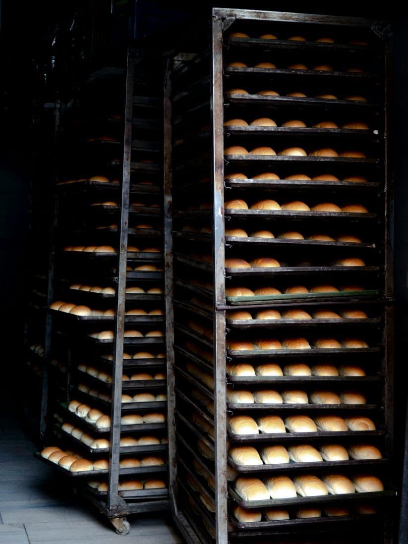 Commercial baking cabinet with trays